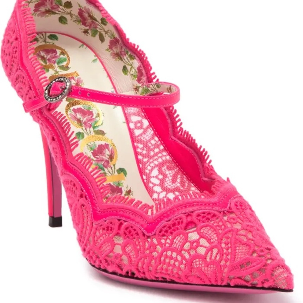 Gucci Scalloped Lace Mary Jane Stiletto Pump